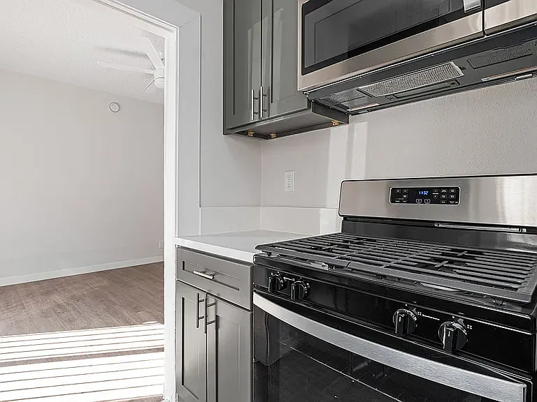 148 N New Hampshire Ave #C21 — Photo 5