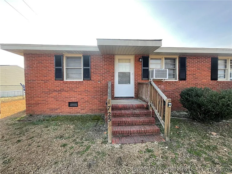 1725 Cumberland Dr — Photo 1