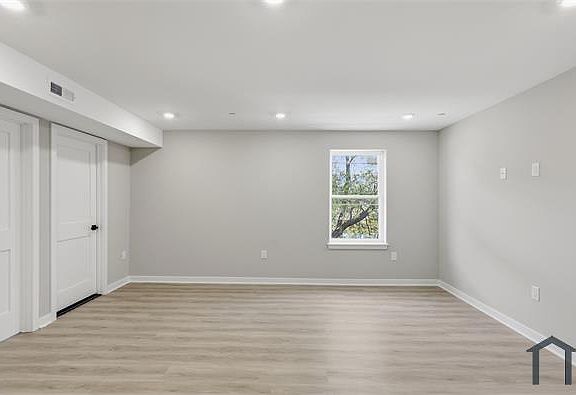 3rd image of 4129 Ogden St #5