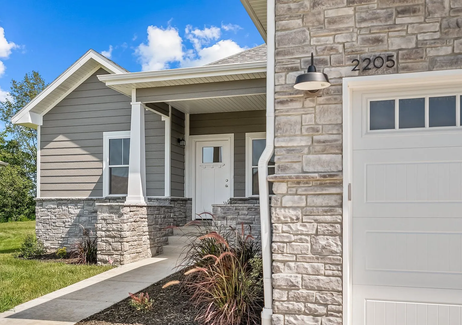 Beautifully Updated 4 Bedroom Home in Ozark, MO! — Photo 4