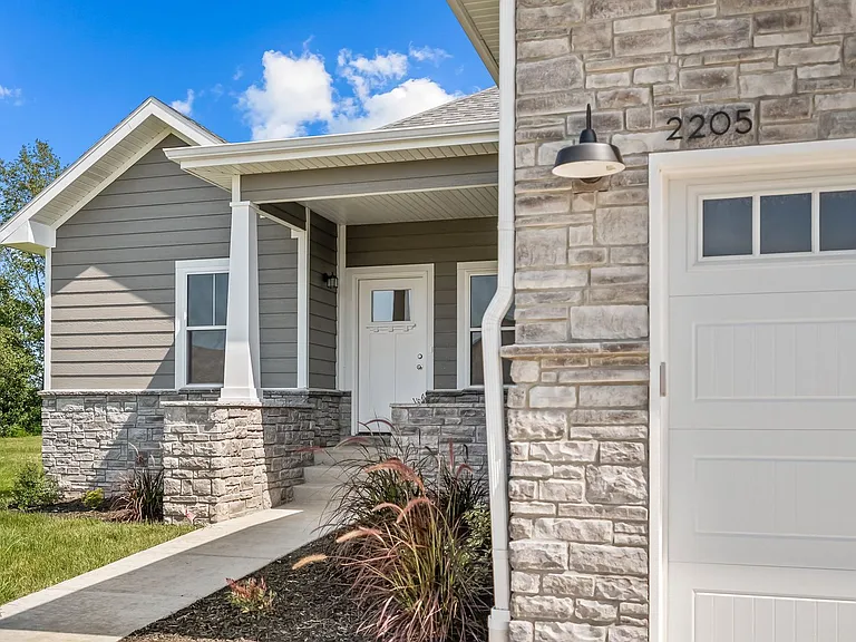 2205 W Mason Pl — Photo 4