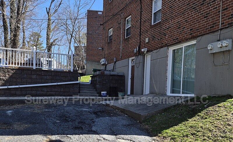 1st image of 419 W Jefferson St APT C