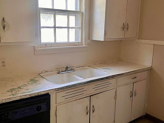4th image of 955 Bonnie St