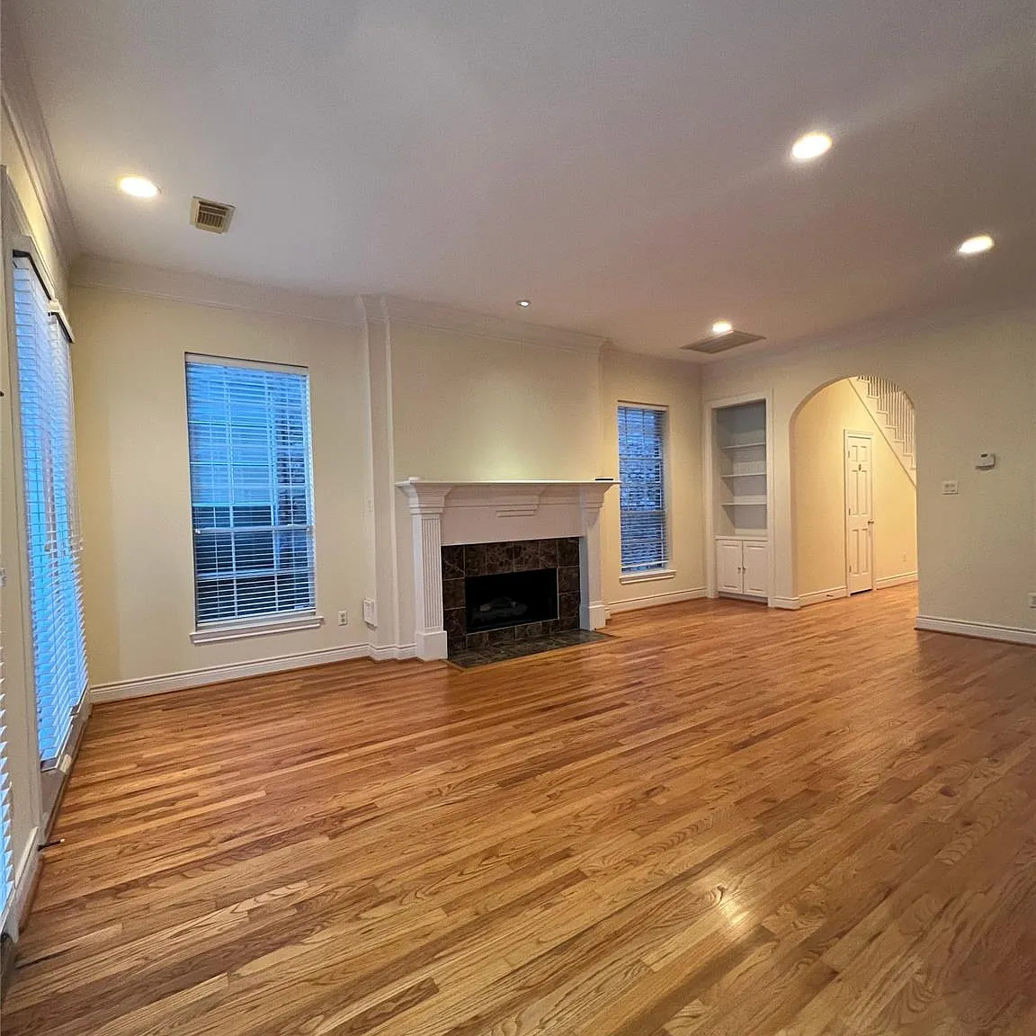 3 bed, 2.5 bath, 2761 sqft, $2,900 — Photo 4