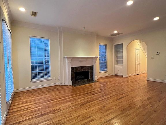 4th image of 1929 Woodbury St