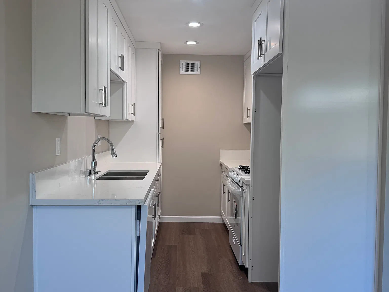 2 bed, 1100 sqft, $2,700 — Photo 1