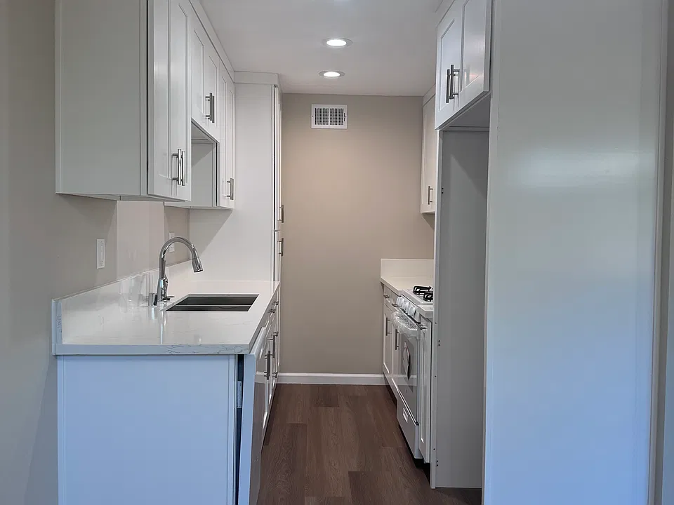 405 Salem St #2