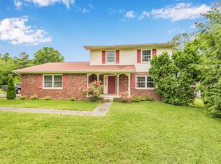 124 Clemson Dr, Oak Ridge, TN 37830