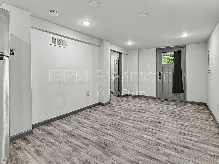 3181 Church St #C — Photo 5