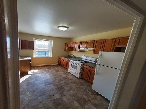 3rd image of 5780 Mosholu Ave #2