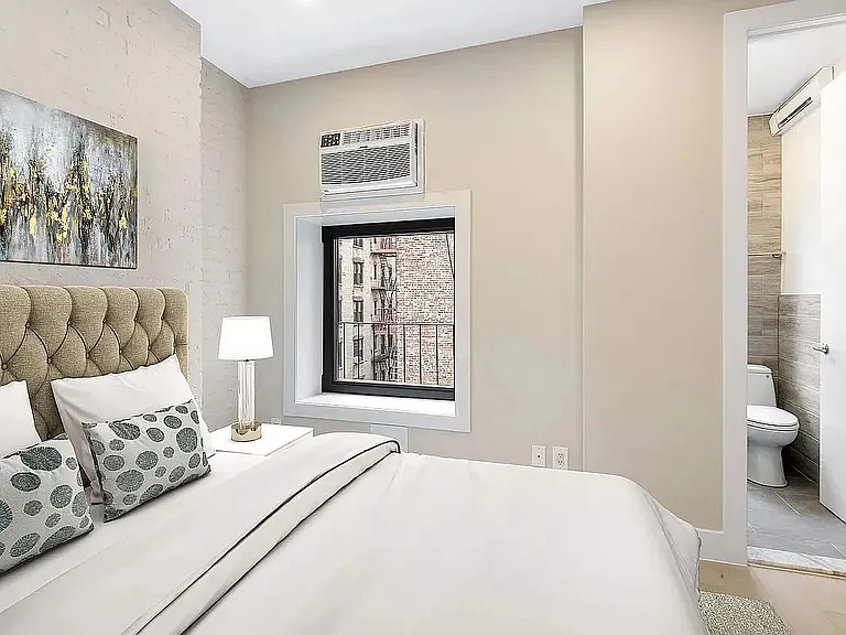1672 3rd Ave #4RN — Photo 3