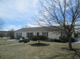 27 Vista Ln, Poughkeepsie, NY 12603