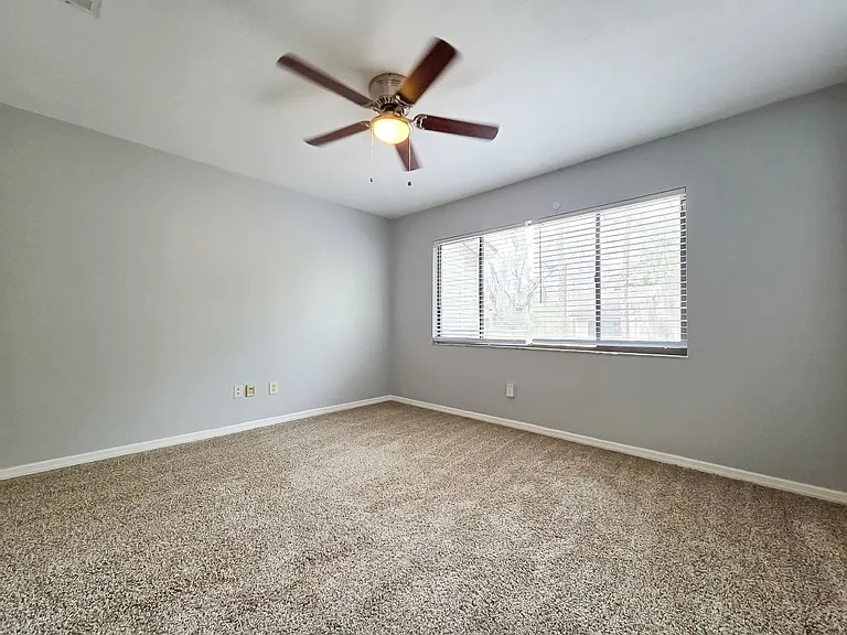 6210 SW 8th Ln — Photo 15
