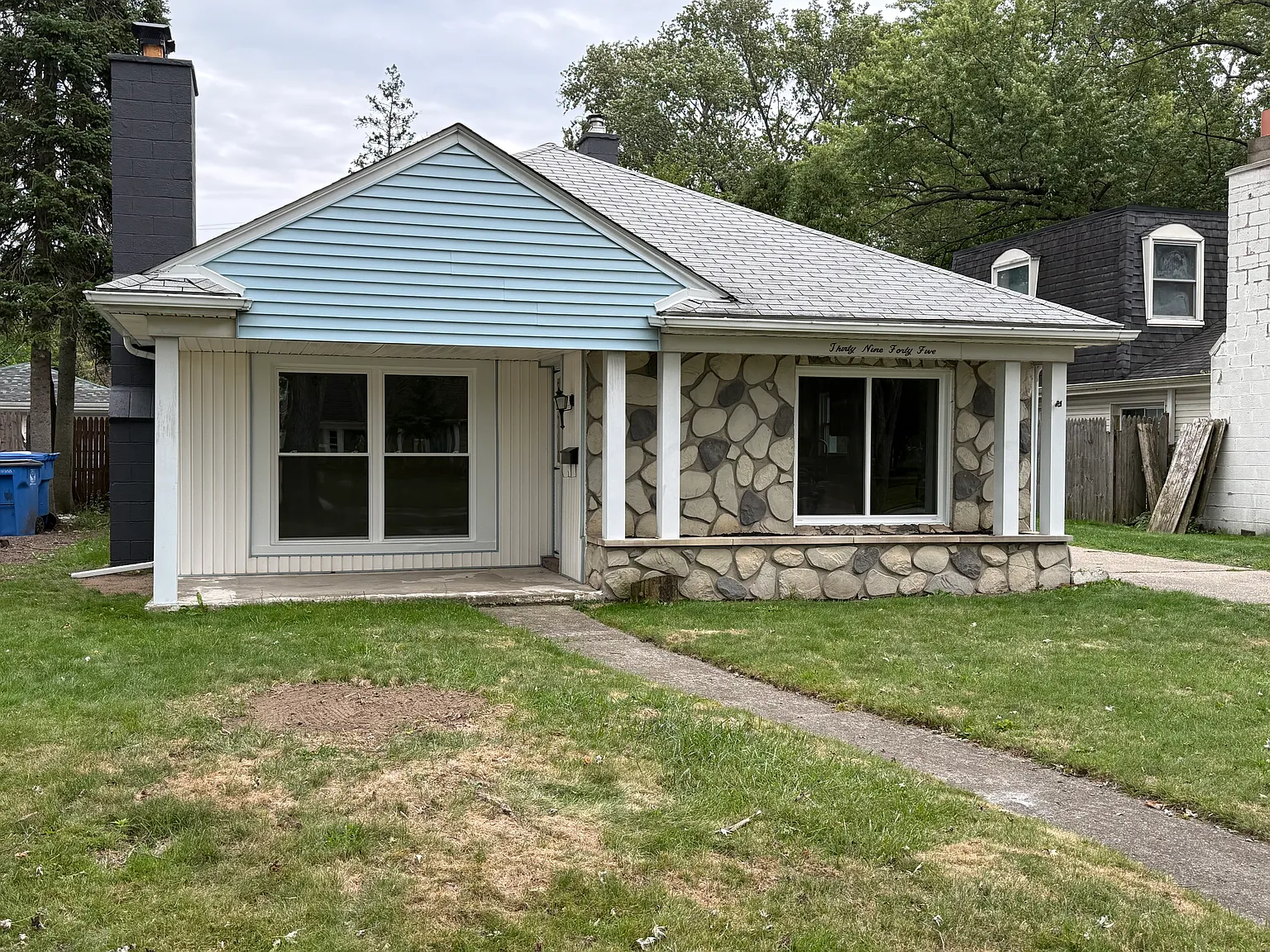 3 bed, 1104 sqft, $1,700 — Photo 2