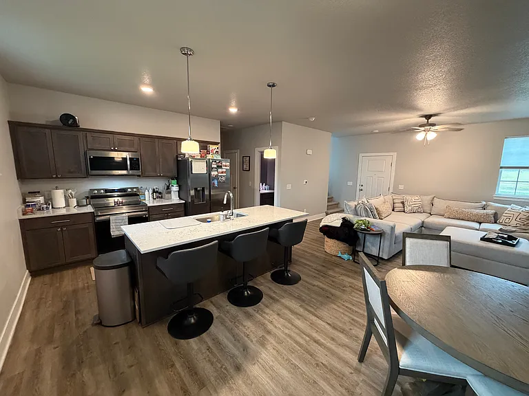 242 NW Common Pl — Photo 7