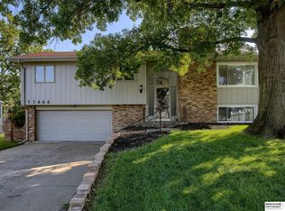 11466 Queens Dr, Omaha, NE 68164