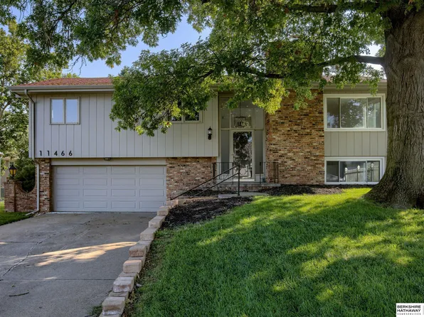 11466 Queens Dr, Omaha, NE 68164