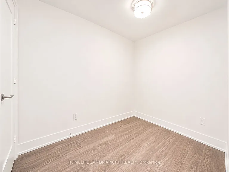 18 Graydon Hall Dr #208 — Photo 9