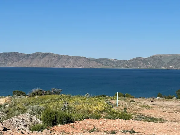 445 W Moonlight Dr, Garden City, UT 84028