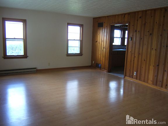 3rd image of 431 W 8th St