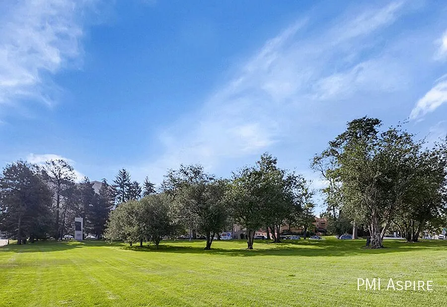 Stylish 1-Bedroom Living Near Denver's Best Parks & Dining — Photo 4
