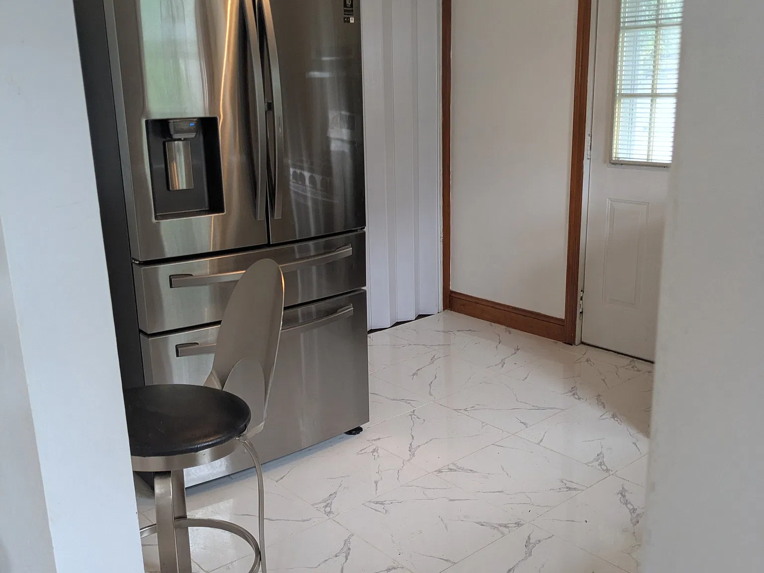 2 bed, 1200 sqft, $2,400 — Photo 4