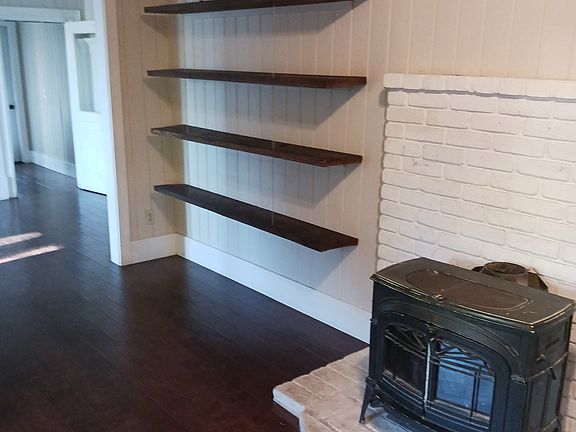 entry way with fire place