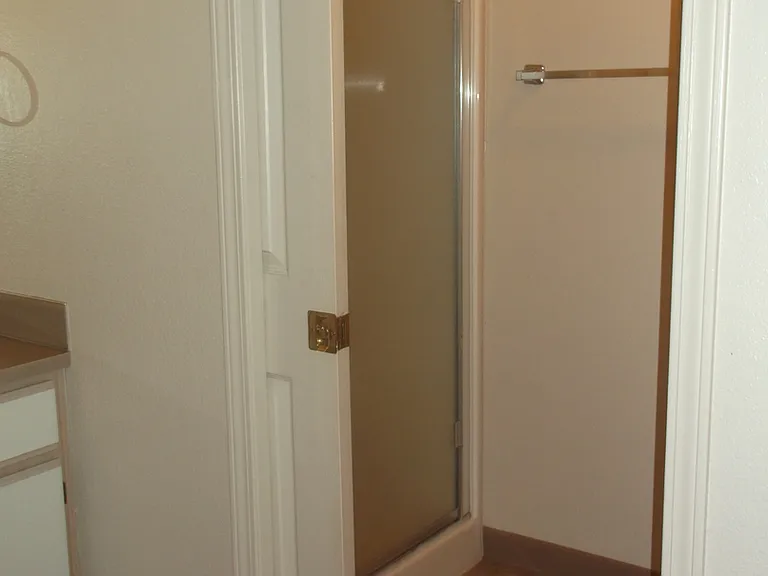 167-Triple Crown Apts — Photo 23