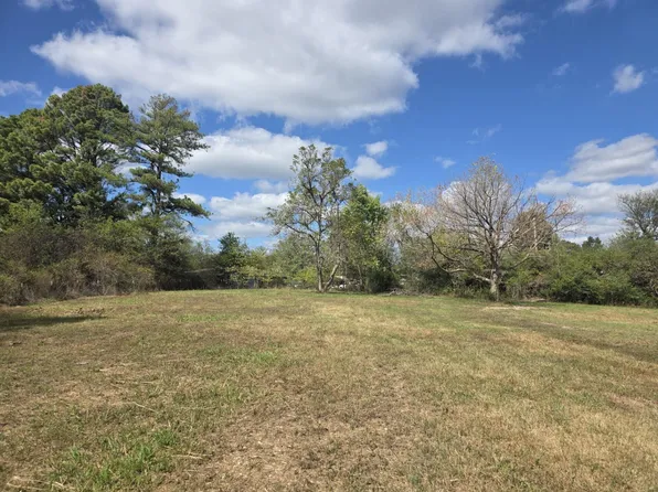 425 E 4th St, Newark, AR 72562