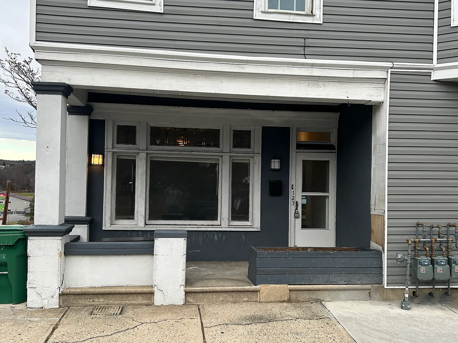 4 bed, $1,600 — Photo 1