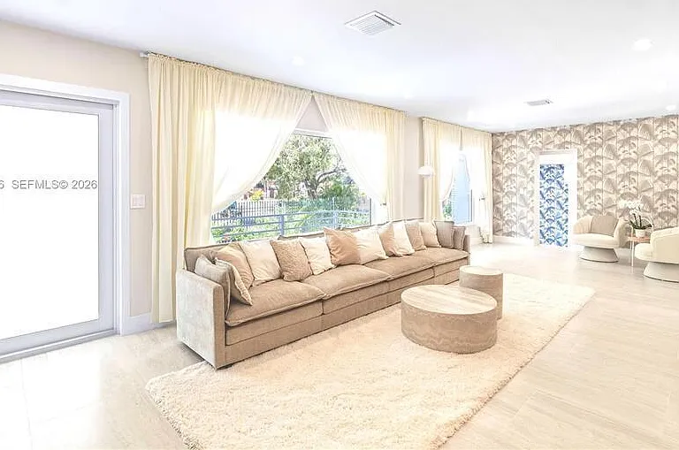 1345 SW 14th Ave — Photo 10