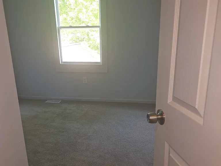 539 Kitchener St — Photo 10