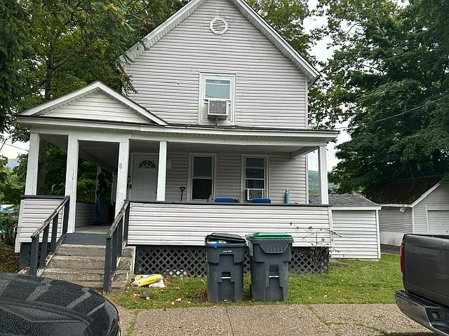 8 Hickory St