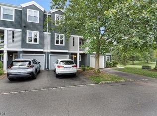 257 Hedgerow Rd, Bridgewater, NJ 08807