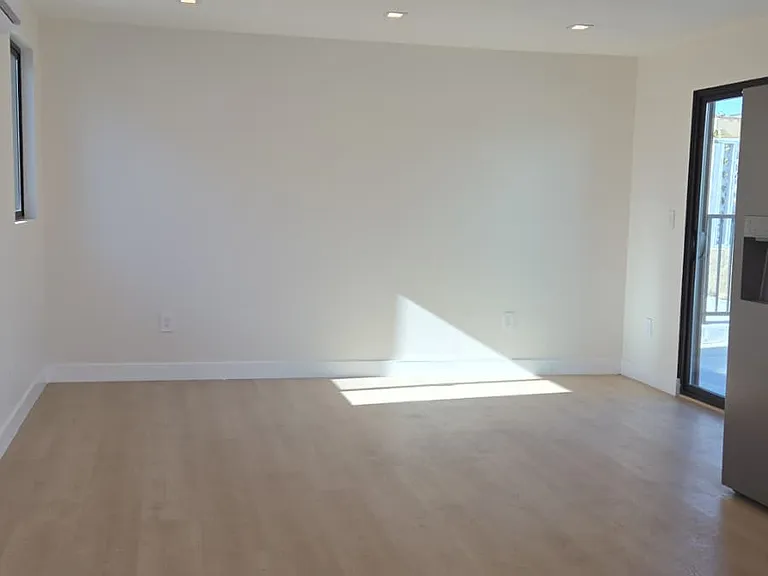 1070 Masselin Ave #1/2 — Photo 5