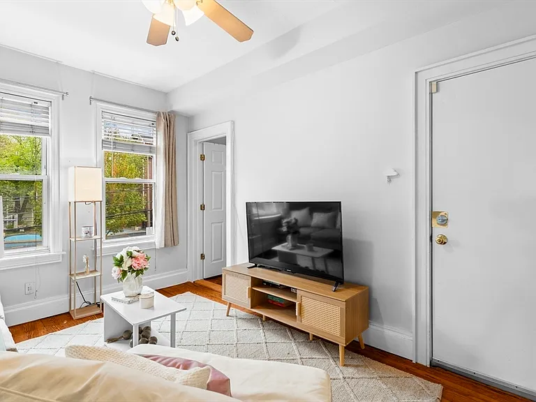 181 W 5th St #2 — Photo 7