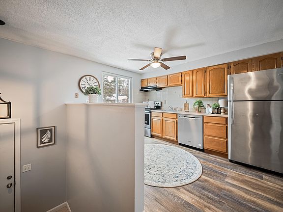 3rd image of 905 Mammoth Road #5