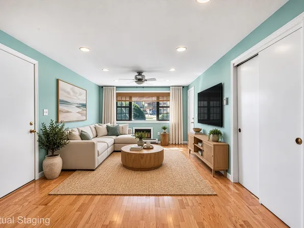 16-16 Mayberry Dr #C, Westborough, MA 01581