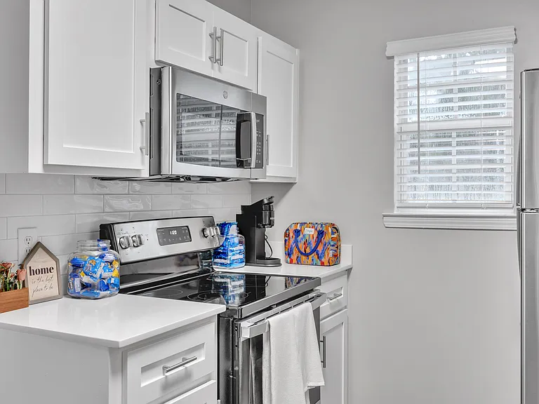 Lakeview Oaks Townhomes — Photo 4