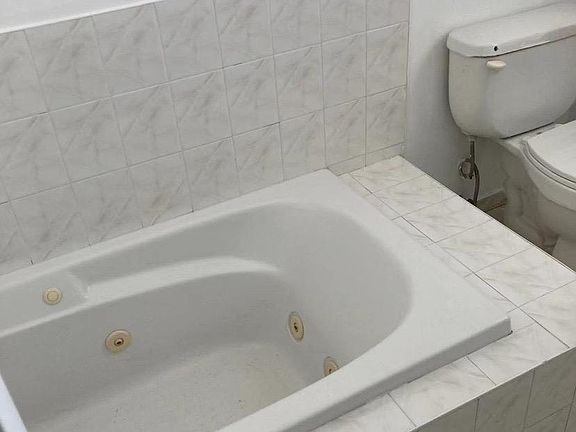 5th image of 52 Bentley Ln Floor 1