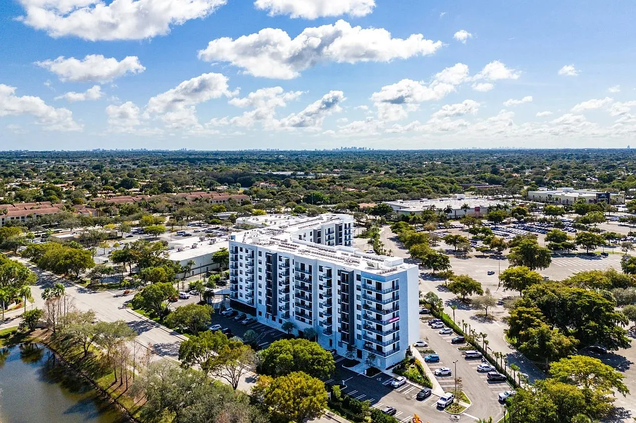 Metropolitan Coral Springs — Photo 1