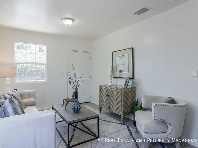 1649 E Oak St #9 — Photo 8