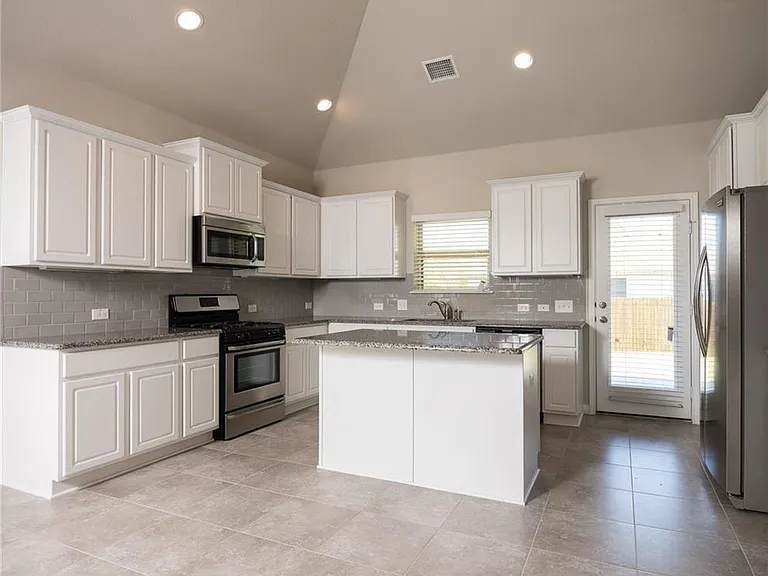 641 Schefer St — Photo 14