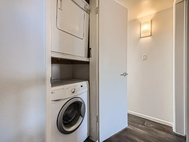 1325 W Guadalupe Rd — Photo 29