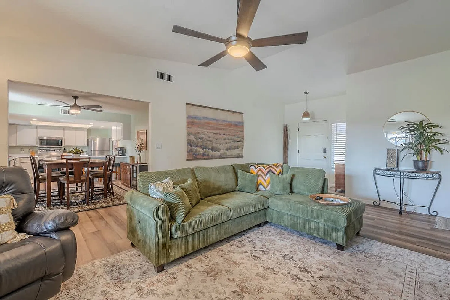 4 bed, 2.0 bath, $4,869 — Photo 3