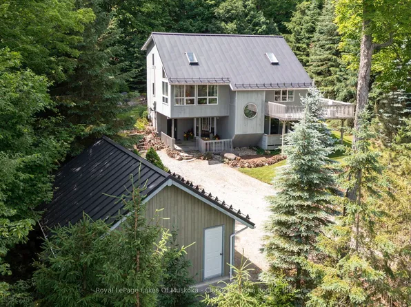 1806 Valley Rd, Huntsville, ON P1H 1A8