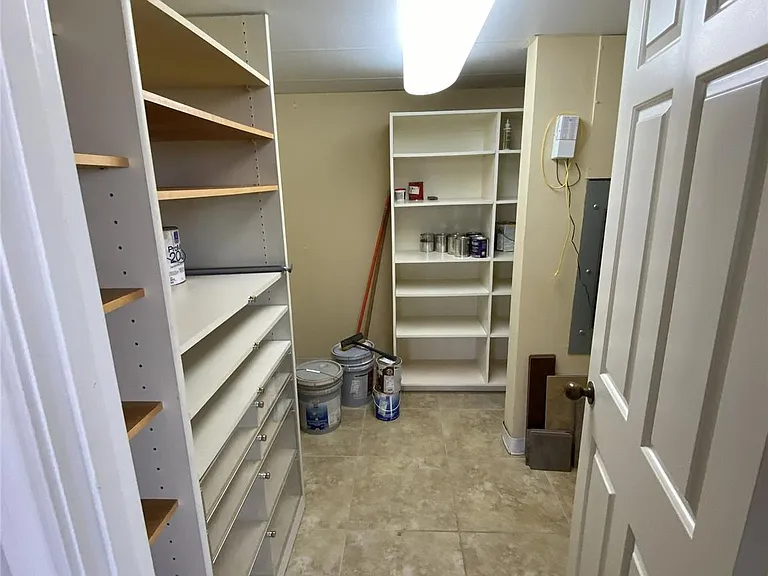 14 Greenway Plz #13R — Photo 14