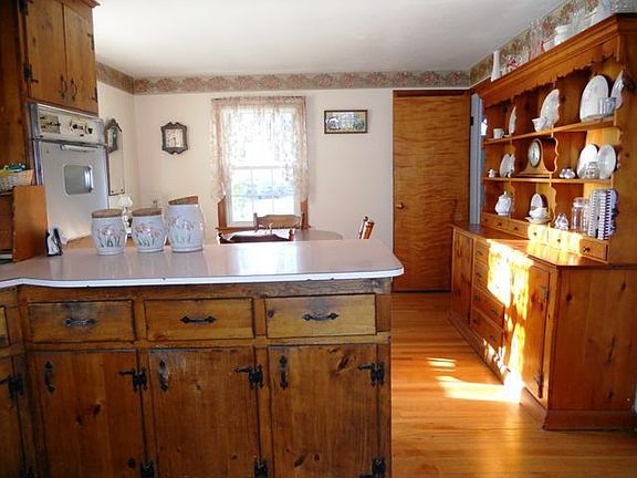Kithen opens into the formal dining room