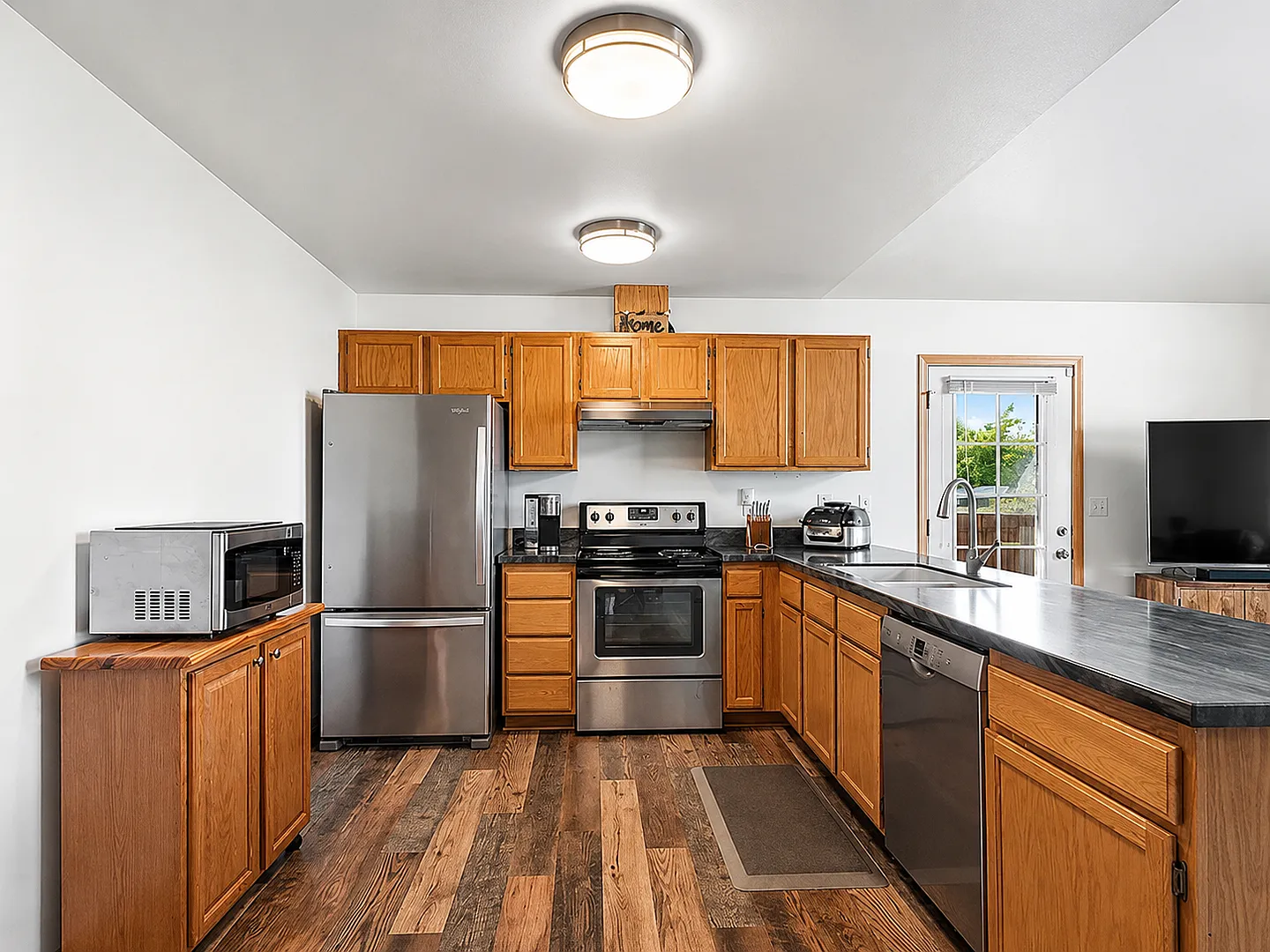 Beautiful 3 bed 2 Bath with yard — Photo 4