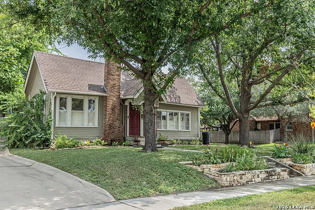 3 bed, 1.0 bath, 1880 sqft, $2,400 — Photo 4